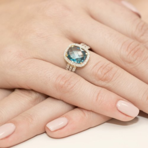 Zjawiskowy pierścionek z białego złota z Topazem 3,00ct i Brylantami próby 585. W-0313BT